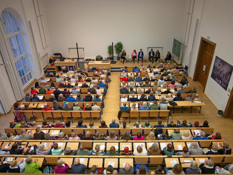 Großes Interesse an Podiumsdiskussion zu assistiertem Suizid