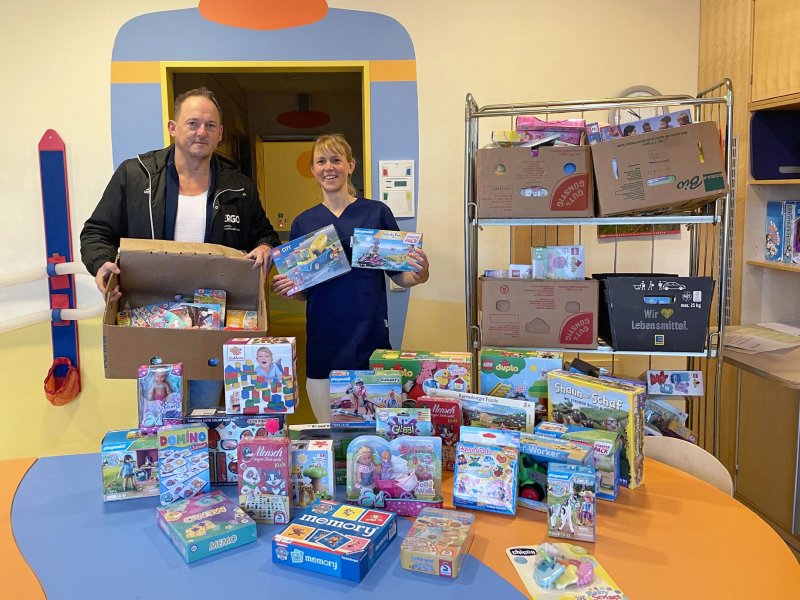 Neue Spielsachen für die Missio Kinderklinik